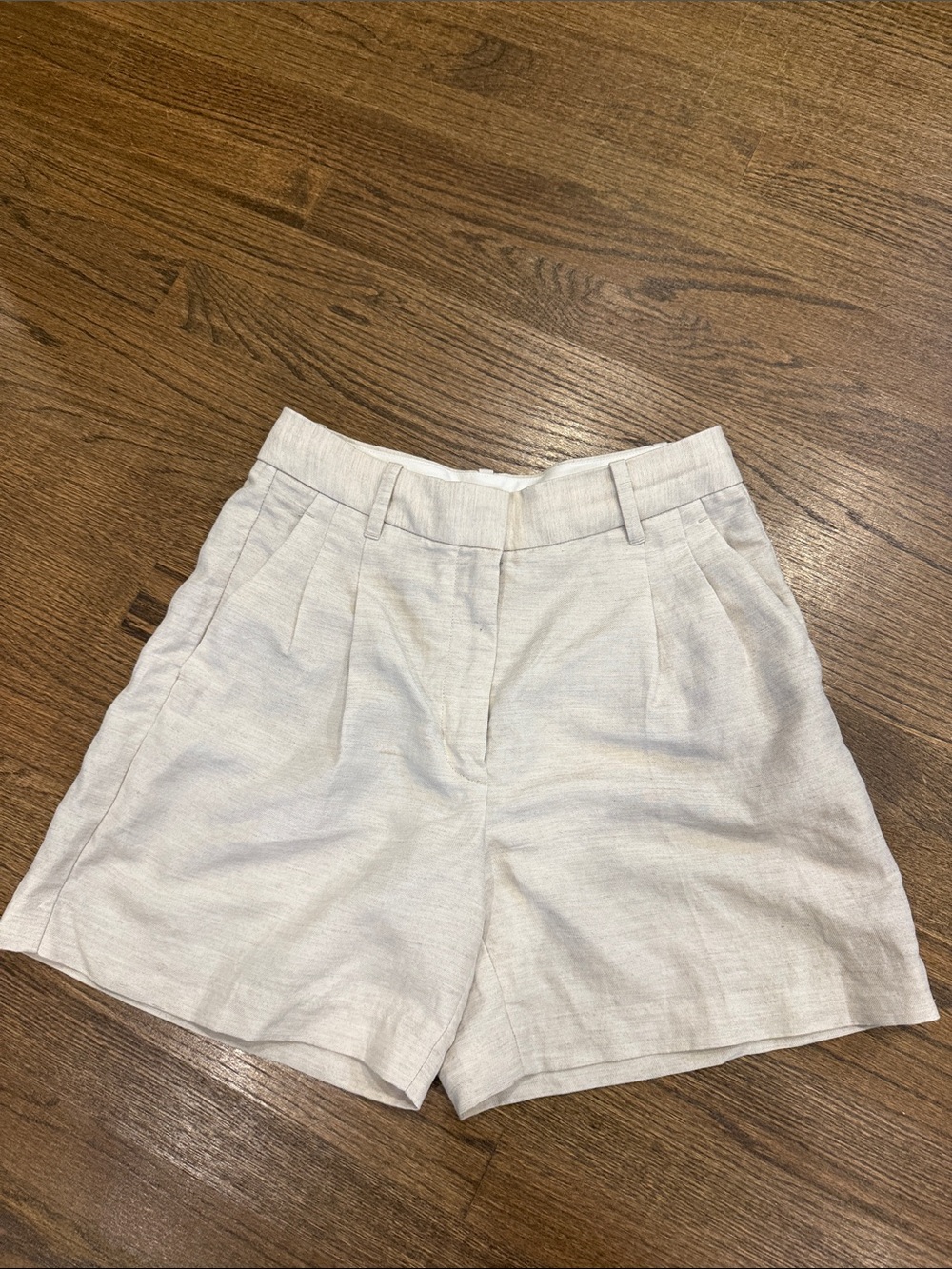 Aritzia Light Beige High-Rise Pleated Linen-Blend Shorts
